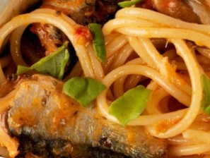 Petingas em Molho Brava